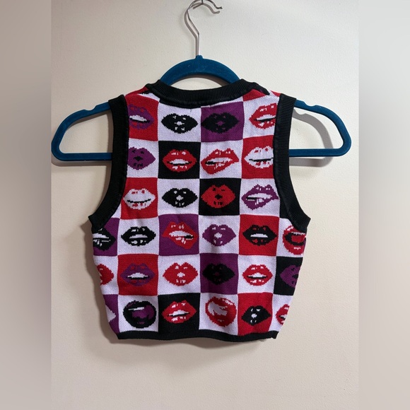 Garage Whatever Pattern Multicolor Lip Graphic Crop Top Shirt Sweater Vest Top - Picture 9 of 9